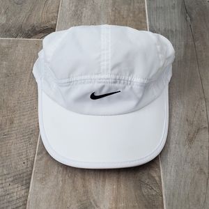 Nike featherlight dri-fit hat cap